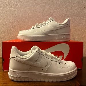 Nike Wmns Air Force 1 '07 Low Triple White Lifestyle Shoes DD8959-100 Size 6.5